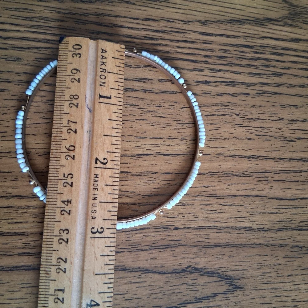 Cute Boho White Beaded Bangle Bracelet NWOT - Picture 5 of 5
